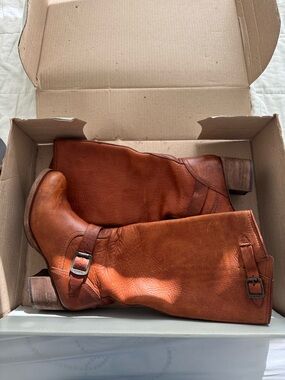 FRYE Vera Slouch in Cognac